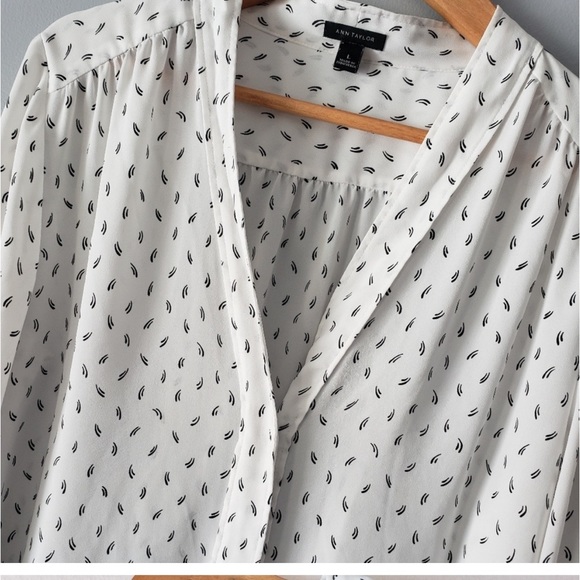 ✨ANN TAYLOR White and Black Blouse Size Large - Picture 3 of 3